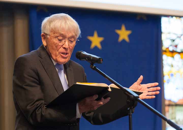 Interpretation Fünfzehn Von Reiner Kunze Reiner Kunze | Schriftsteller